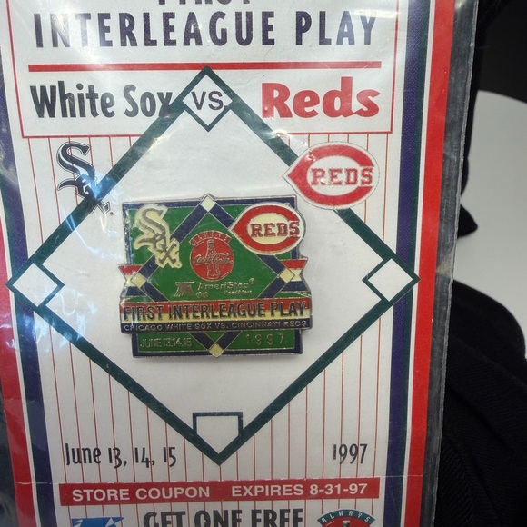 White Sox vs Reds 1997 Interleague Play Pin